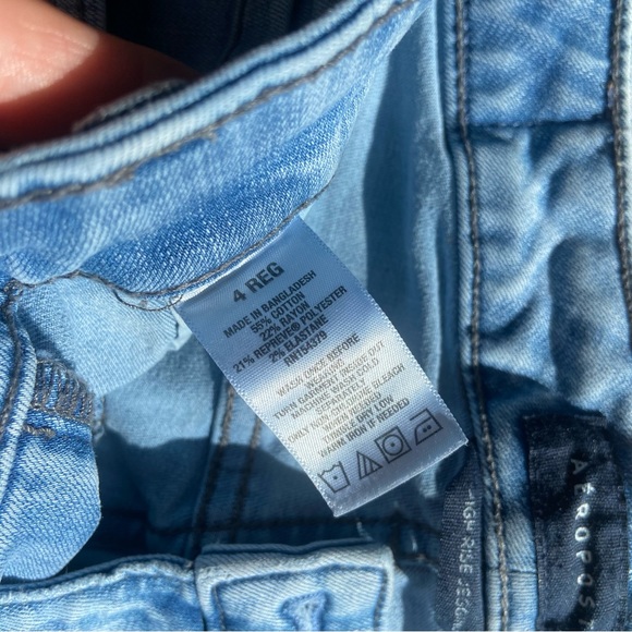 light blue jeans - Picture 3 of 4